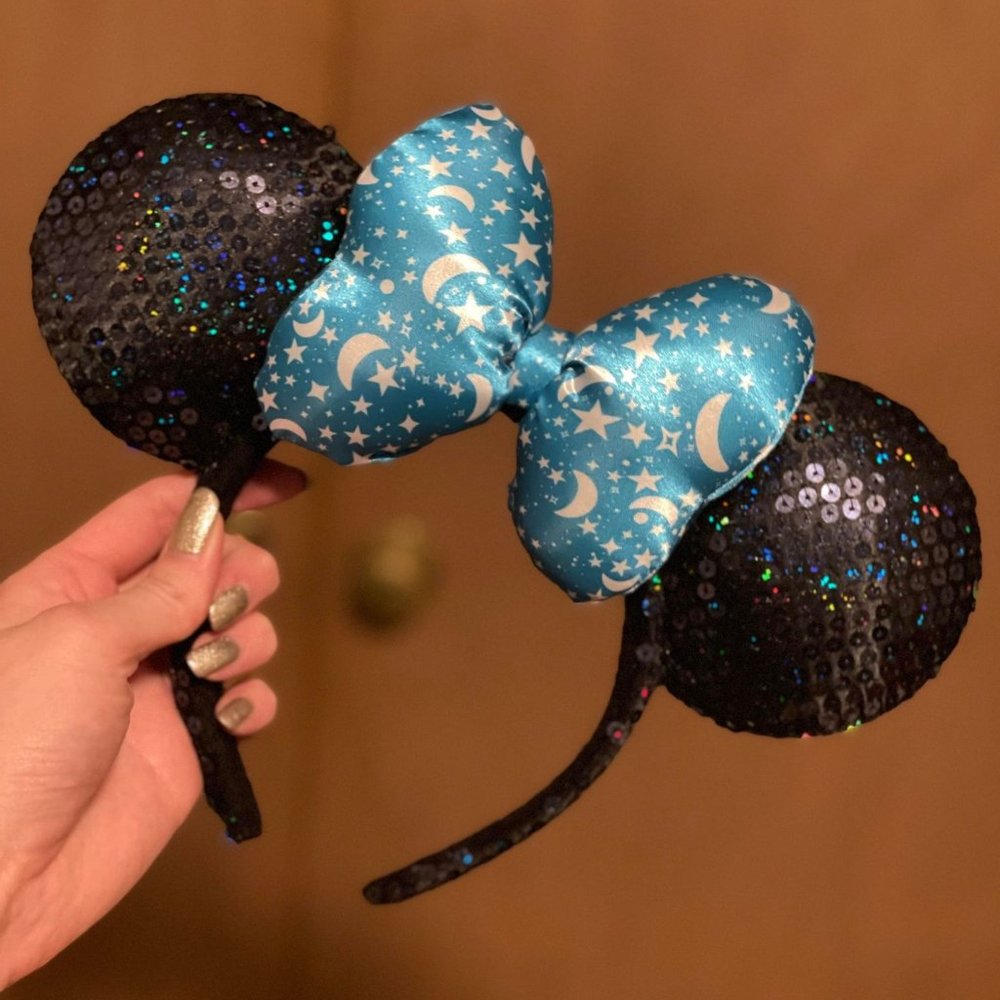 NWOT Blue Star Minnie Ears
